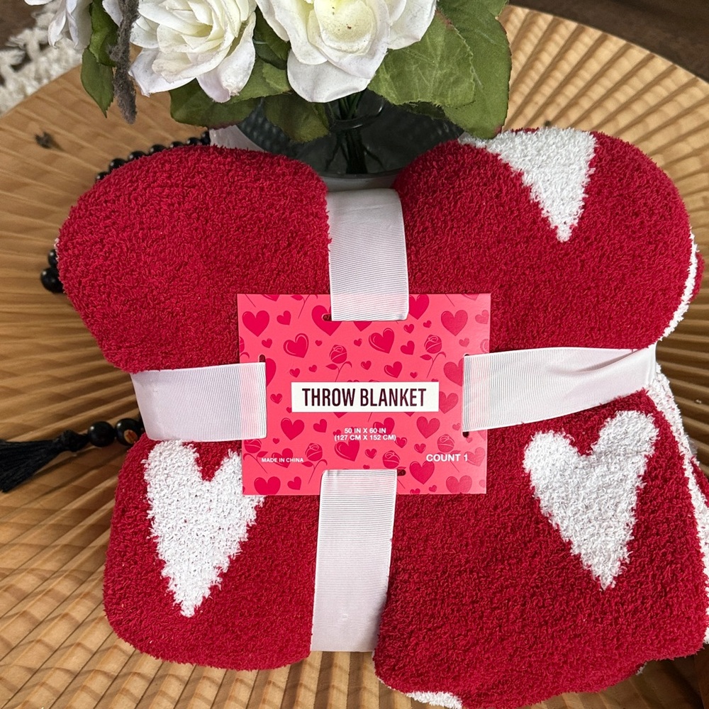 Red Heart Pattern Throw Blanket